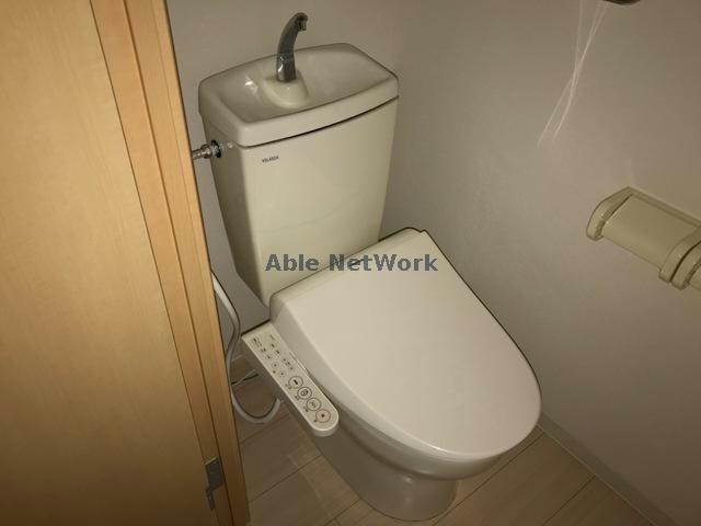 物件内観写真11　(温水洗浄便座です！)