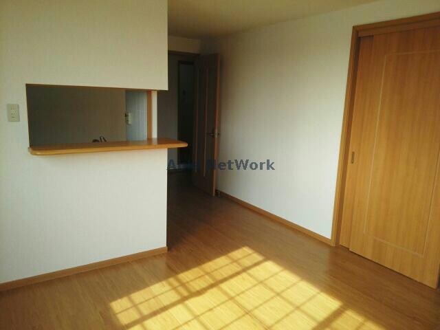 物件内観写真6　(広々使えるリビングダイニング)