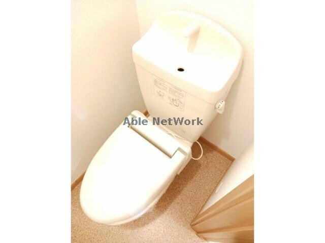 物件内観写真11　(温水暖房便座)