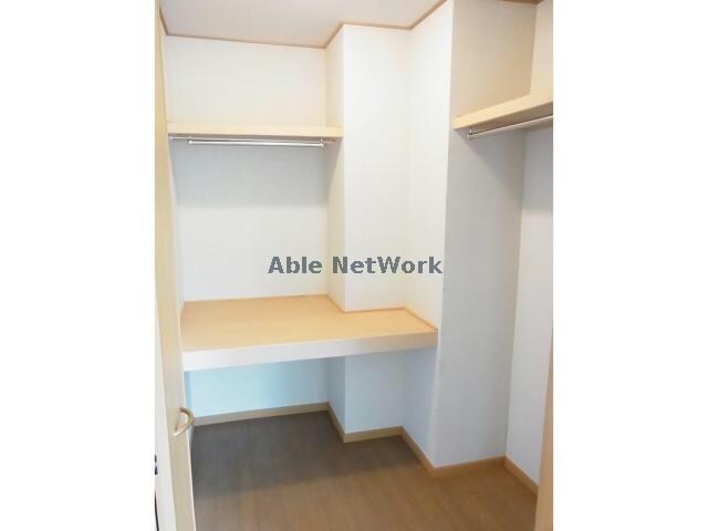 物件内観写真13　(大容量のウォークインクローゼット)