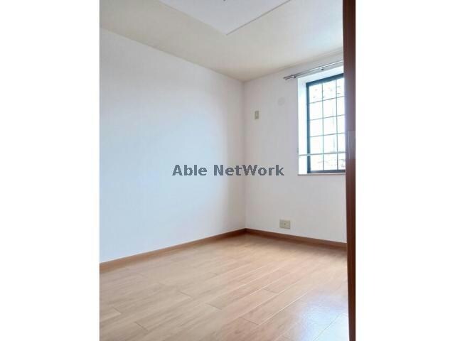 物件内観写真12　(６帖・6.1帖の洋室二間あり)