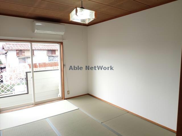 物件内観写真12　(和室6帖※イメージ反転)