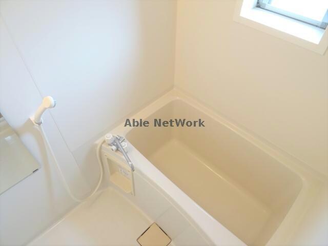 物件内観写真16　(窓ありバスバス)