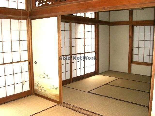 物件内観写真7　(続き間になっています。)