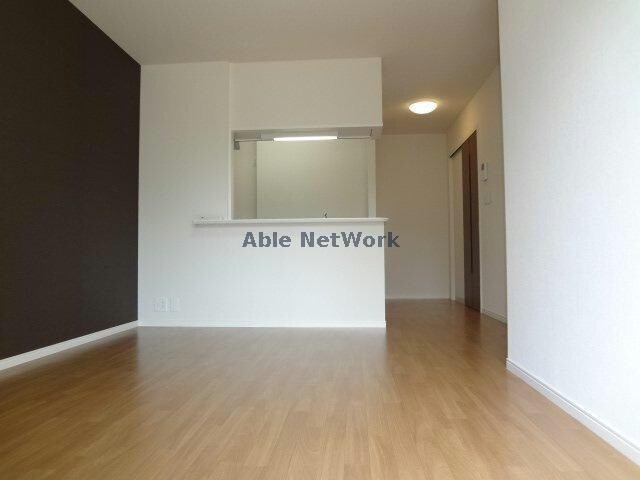 物件内観写真9　(１３．８帖のリビング)