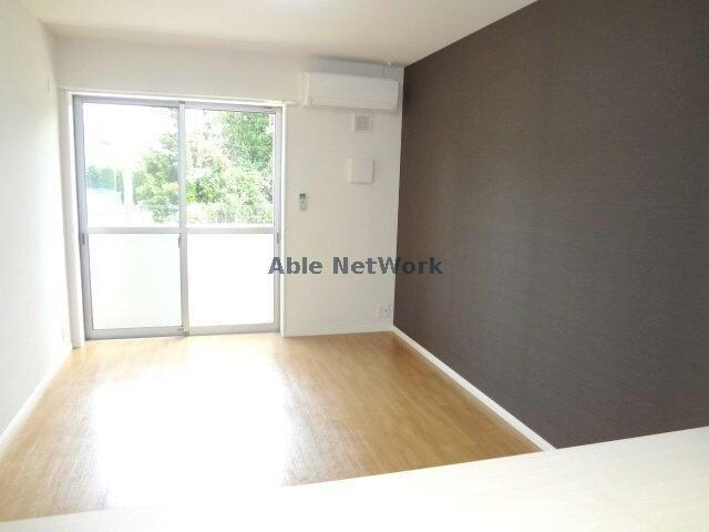 物件内観写真10　(アクセントクロスがおしゃれ)