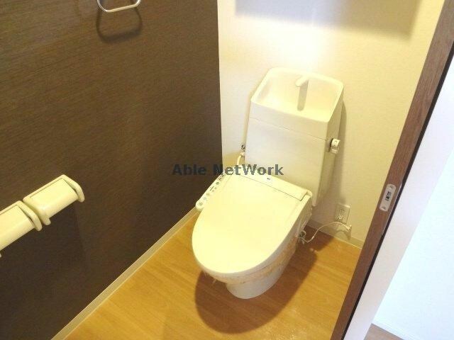 物件内観写真15　(温水洗浄暖房便座)