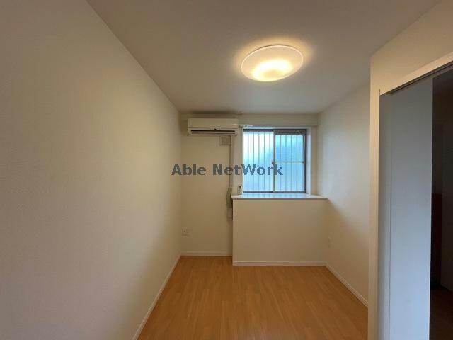 物件内観写真14　(４帖の洋室)