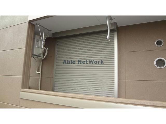 物件内観写真24　(シャッター付きで防犯対策！)