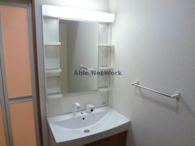 物件内観写真10　(シャワー付洗面台)