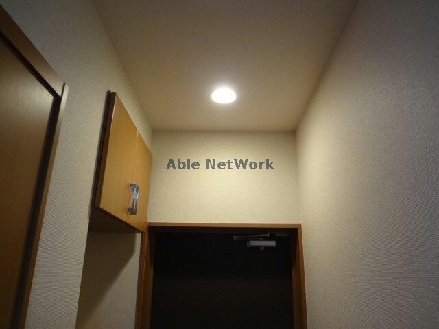 物件内観写真22　(玄関は人感センサーライト)