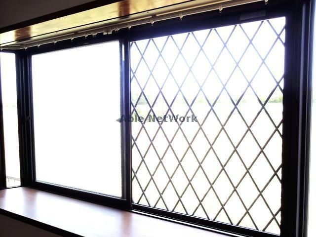 物件内観写真10　(洋室9帖出窓)