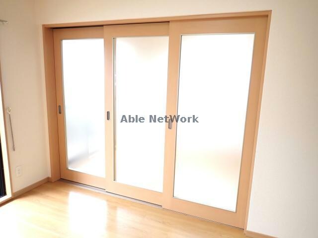 物件内観写真14　(ガラス戸（間仕切り）)