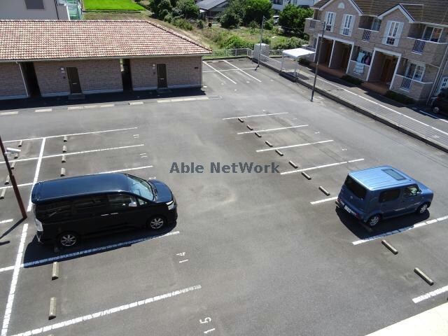 物件外観写真4　(駐車場2台無料)