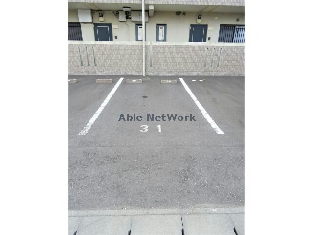 物件外観写真9　(来客用駐車場)