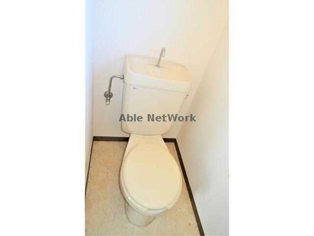 トイレ(トイレに窓有り)