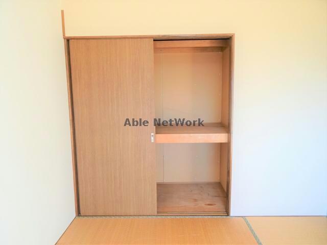 物件内観写真17　(和室に押入れついてます！)