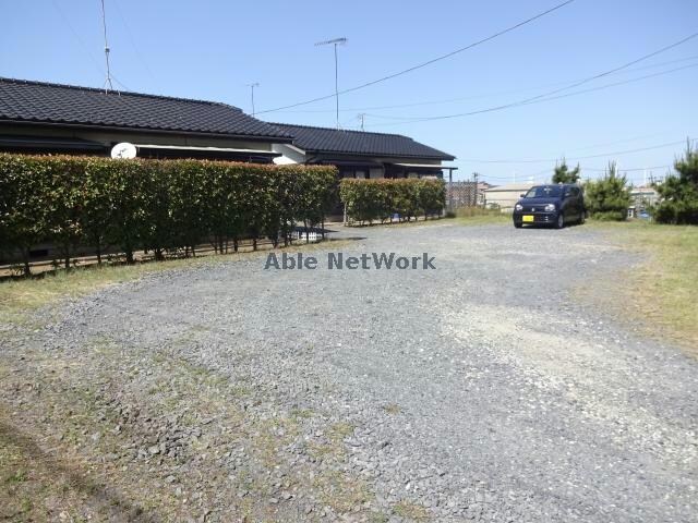 物件外観写真3　(２台無料)