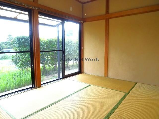 物件内観写真10　(６帖和室)