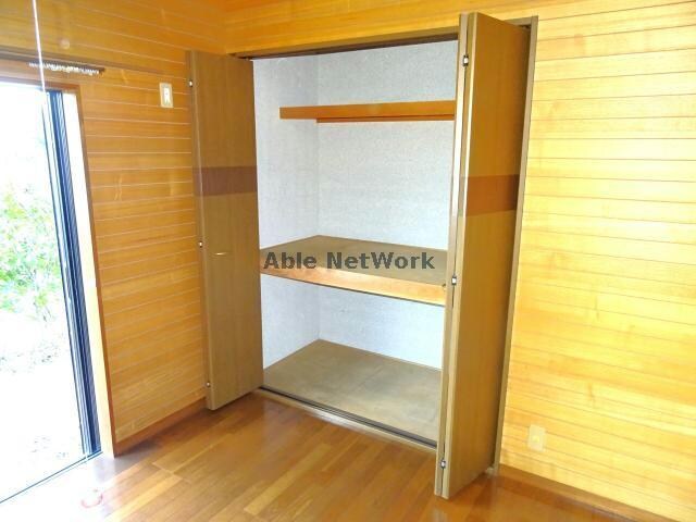 物件内観写真18　(６帖洋室収納)