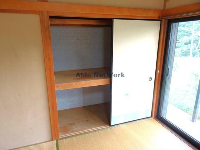 物件内観写真19　(６帖和室収納)