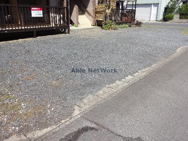 物件外観写真3　(駐車場)