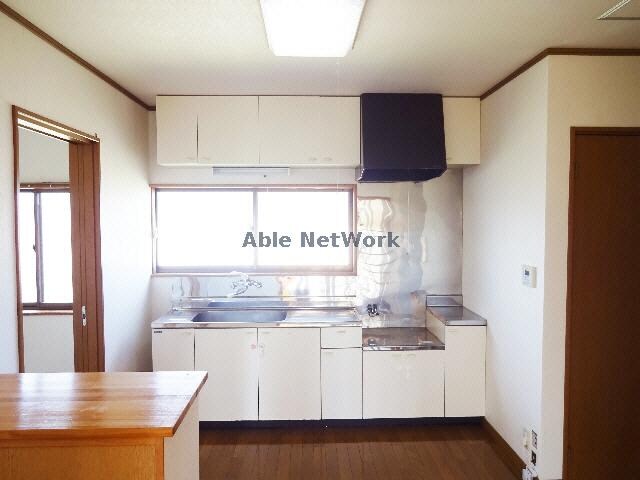 物件内観写真7　(ｷｯﾁﾝ　作業スペース広々！　※別部屋写真につきイメージ)