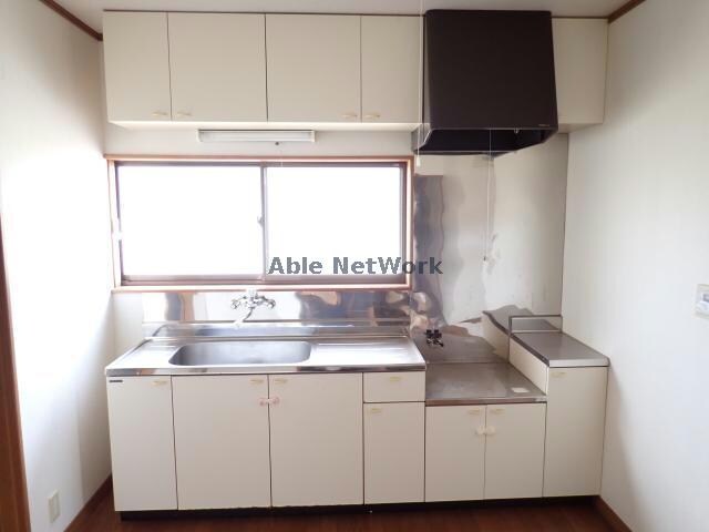 物件内観写真9　(ｷｯﾁﾝ　作業スペース広々！)