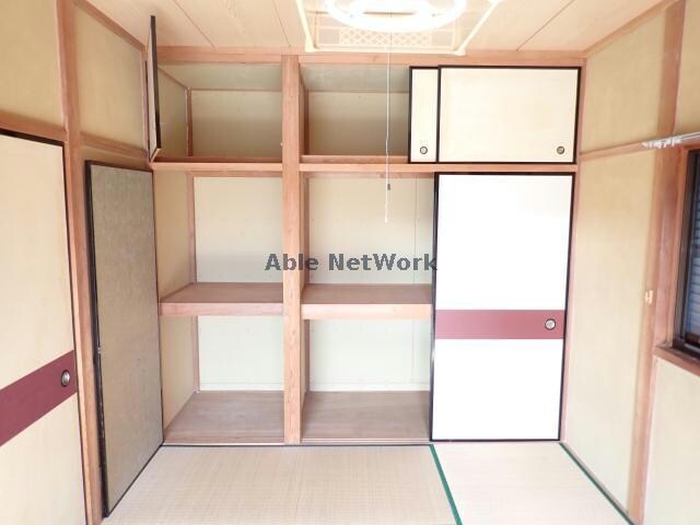 物件内観写真16　(和室押入れ)