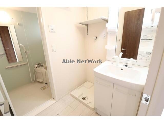 物件内観写真12　(シャワー付洗面台)