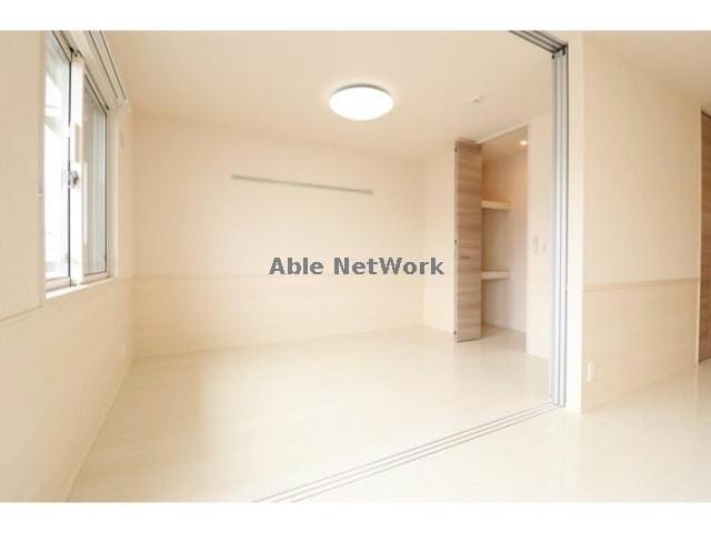 物件内観写真11　(６帖の洋室)