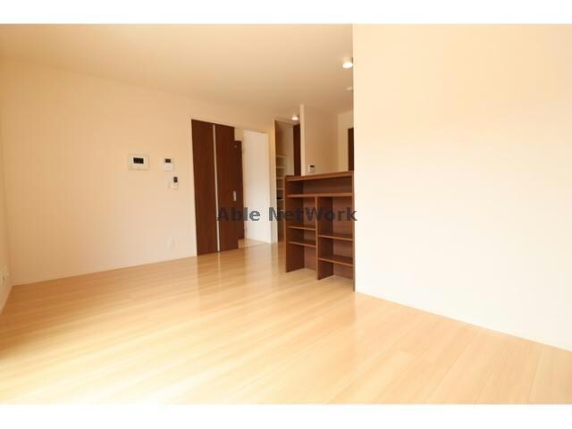 物件内観写真7　(リビング別角度)