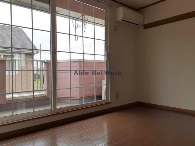 物件内観写真10　(バルコニー付の６帖洋室)