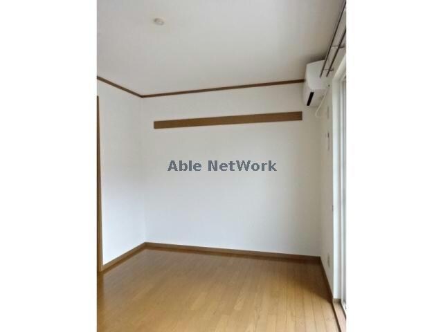 物件内観写真11　(６帖の洋室が２部屋あり)