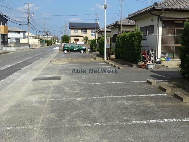 物件外観写真2　(駐車場)
