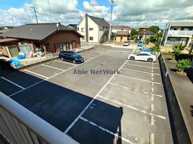 物件外観写真3　(駐車場)