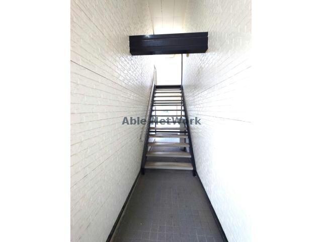 物件外観写真6　(階段)