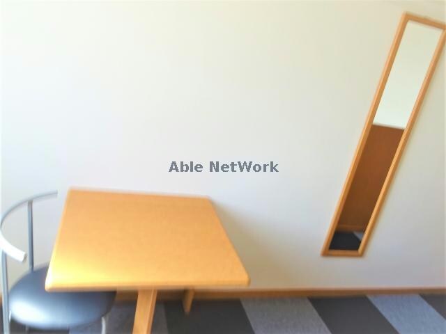 物件内観写真10　(テーブル付き)