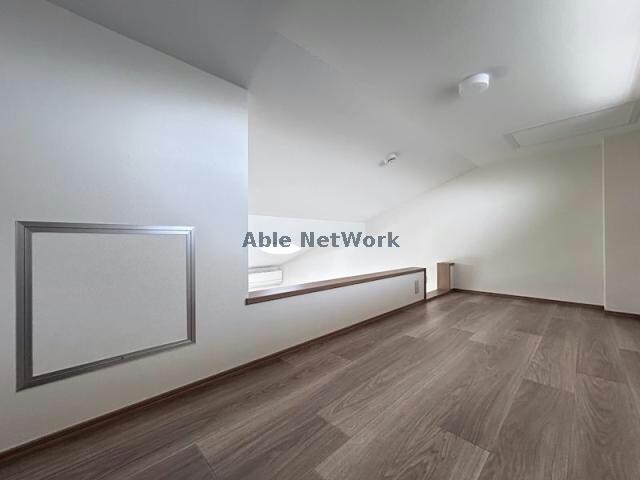 物件内観写真10　(3.4帖の小屋裏収納)