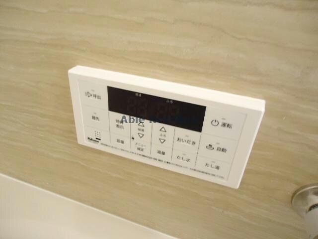 物件内観写真17　(浴室給湯パネル（イメージ）)