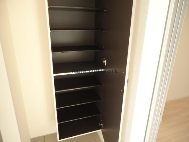 物件内観写真18　(たっぷり入るシューズボックス（イメージ）)