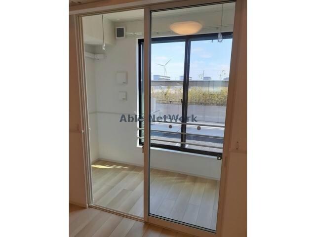 物件内観写真13　(サンルーム付きでお洗濯も安心♪)