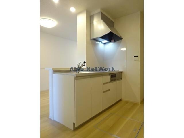 物件内観写真6　(IHコンロ付きシステムキッチン)