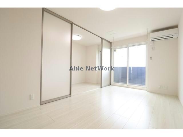 物件内観写真11　(１２．２帖のリビング)