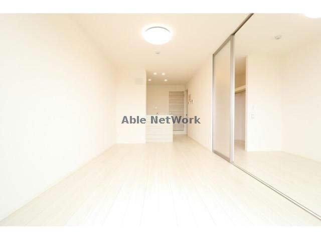 物件内観写真12　(扉を開けて広々使っても〇)