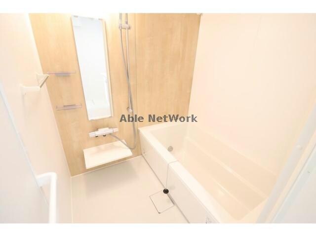 物件内観写真15　(ゆったり入れるバスルーム)