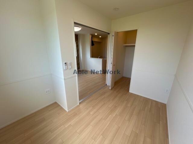 物件内観写真11　(６帖の洋室)