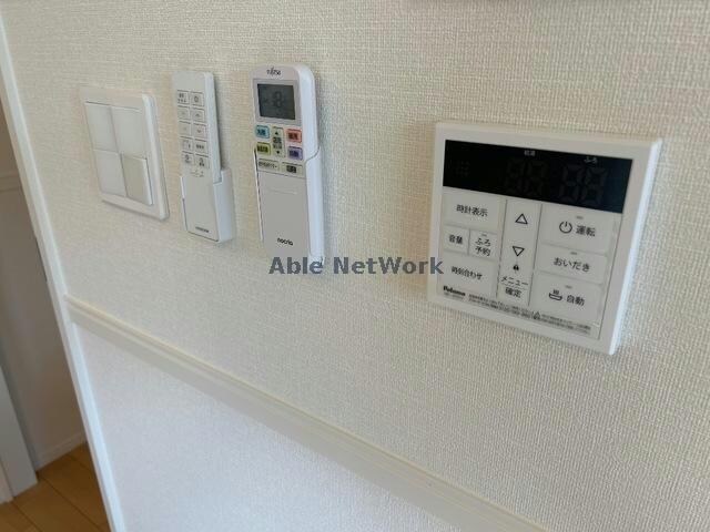 物件内観写真18　(給湯パネル)