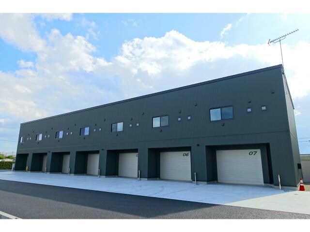 物件外観写真1　(シンプルな外観)