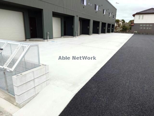 物件外観写真6　(駐車場)
